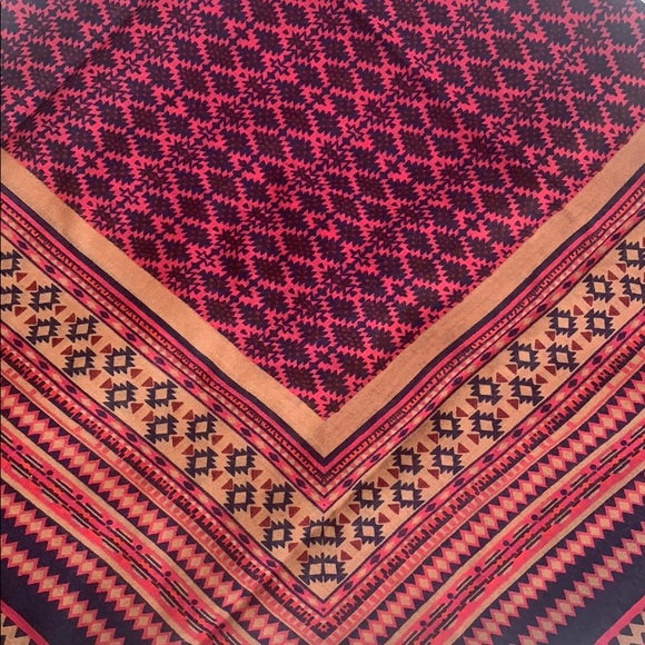 Scraf - Picture 5 of 8